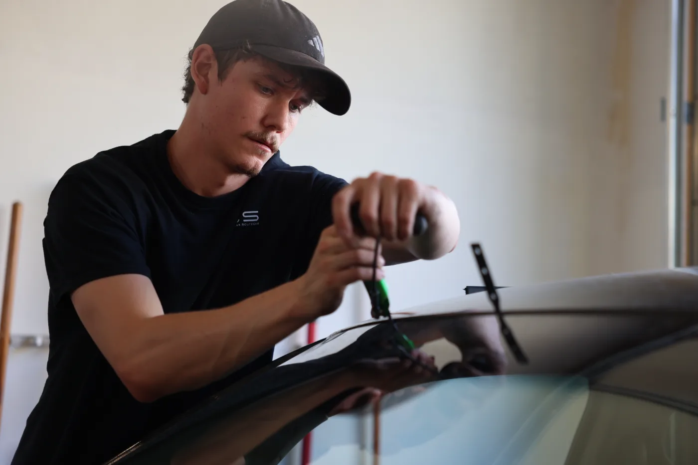 ACS Technician Replacing Auto Glass in Aspen, CO